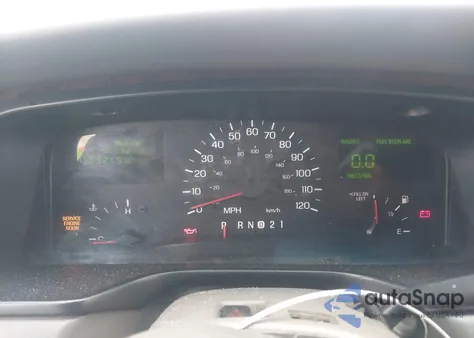 1999 Lincoln Town Car Signature z USA, uszkodzony, nr VIN 1LNHM82W6XY617045